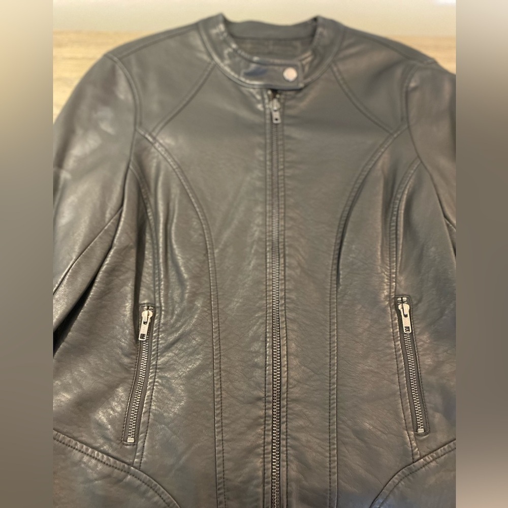 The Limited Women’s Leather Jacket Size Medium - Picture 2 of 7